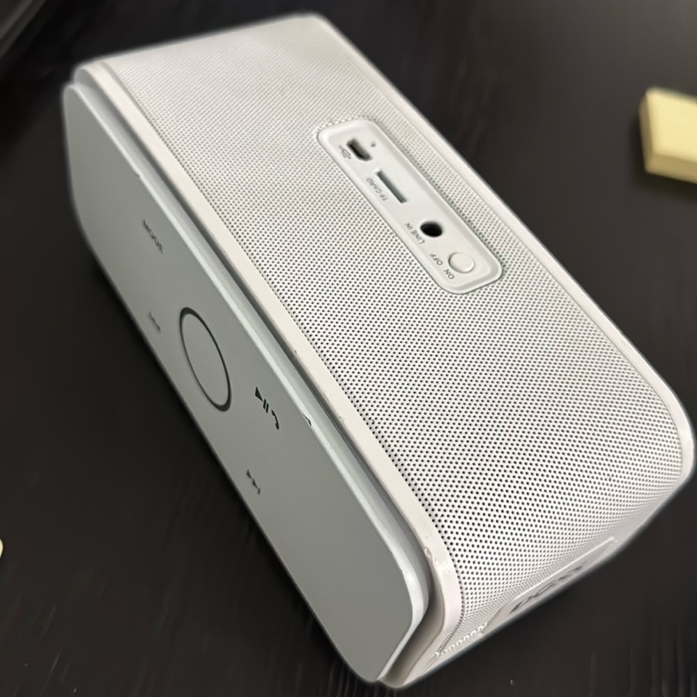 DOSS speaker